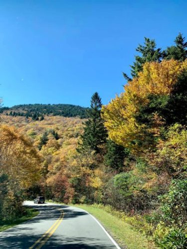 A Scenic Drive on the Blue Ridge Parkway - A Thousand Country Roads